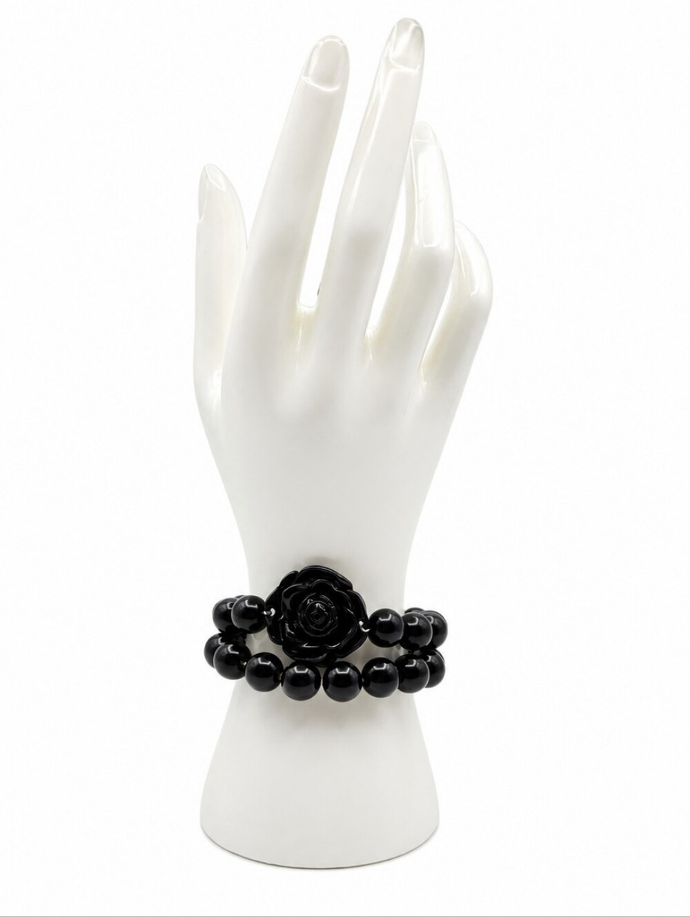 ๐Elegant and dramatic black beaded bracelet featuring beautiful sculpted black - Picture 5 of 7